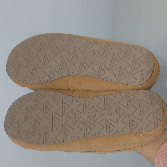 NWOT MINNETONKA Tan Suede Moccasin Slippers, leather Upper, Sz 8 - Picture 5 of 7